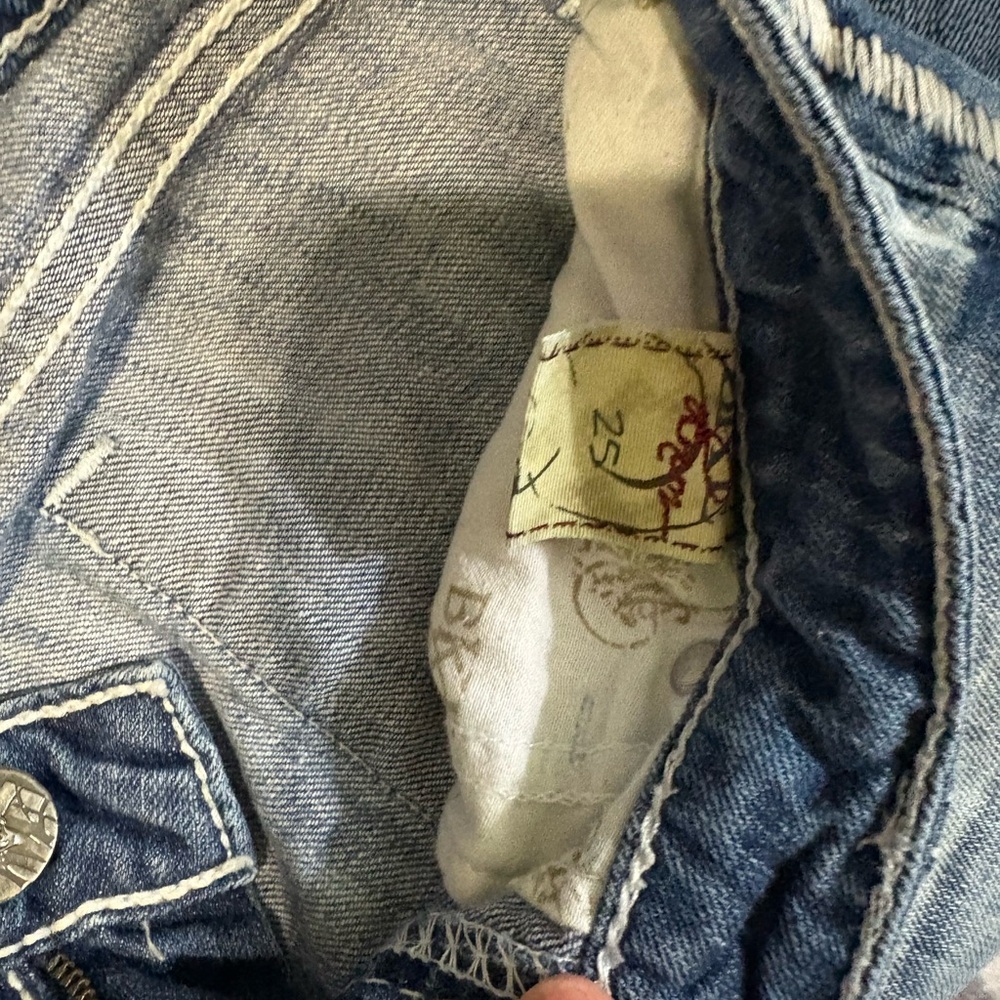 Stylish Women's Boot Cut Jeans in Classic Blue - Picture 4 of 5